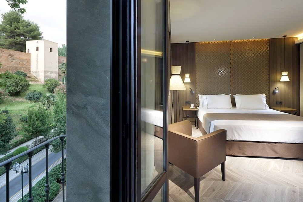 Room (Alhambra views)