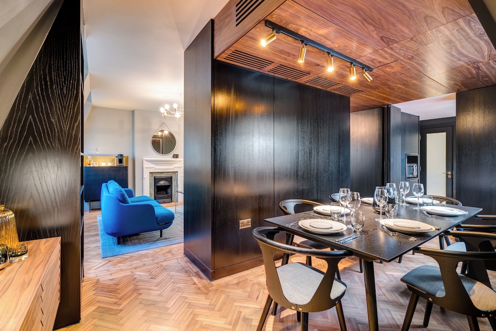 Signature Suite, 2 Bedrooms, Kitchenette with Club Lounge Access thumbnail 6