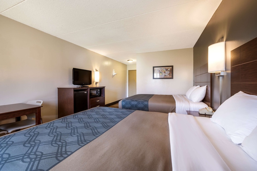 Room, 2 Queen Beds, Non Smoking (Pets Allowed) photo 3