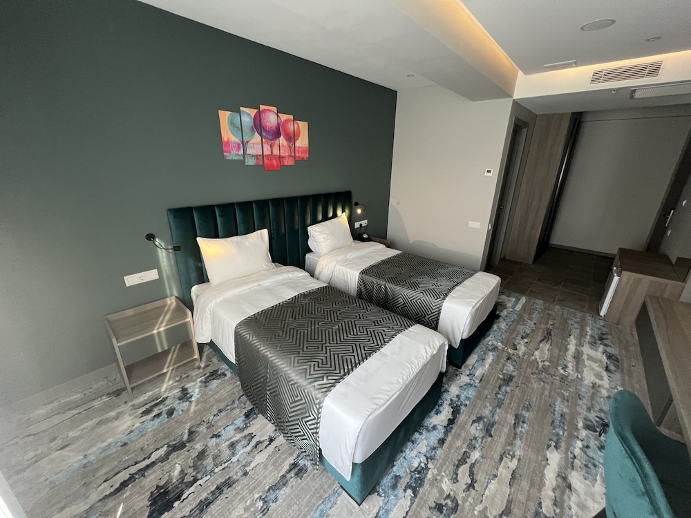 Standard Twin Room, 2 Twin Beds, Balcony - Photo 2