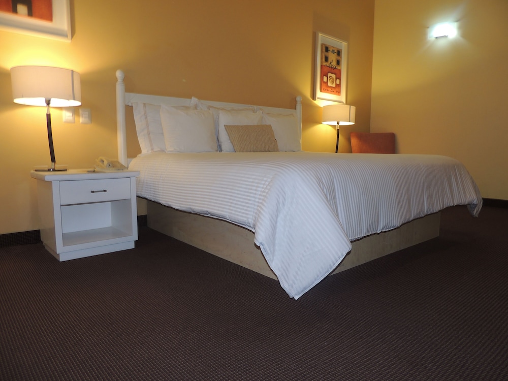 Standard Room, 1 King Bed - Photo 3