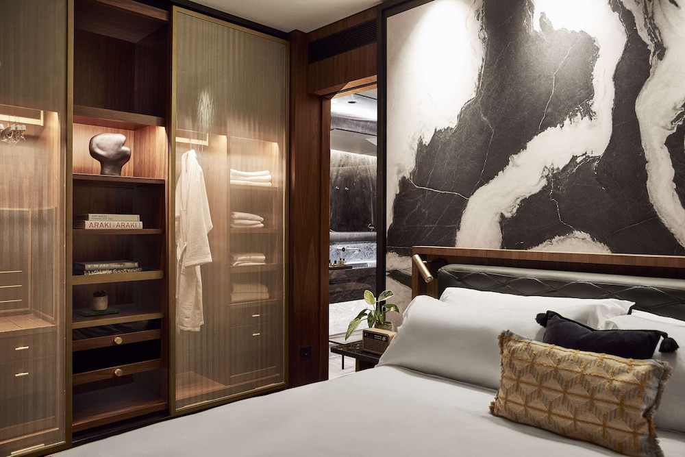 Suite, 1 King Bed, City View - Photo 7
