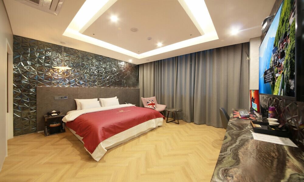 Standard Double Room - Photo 10