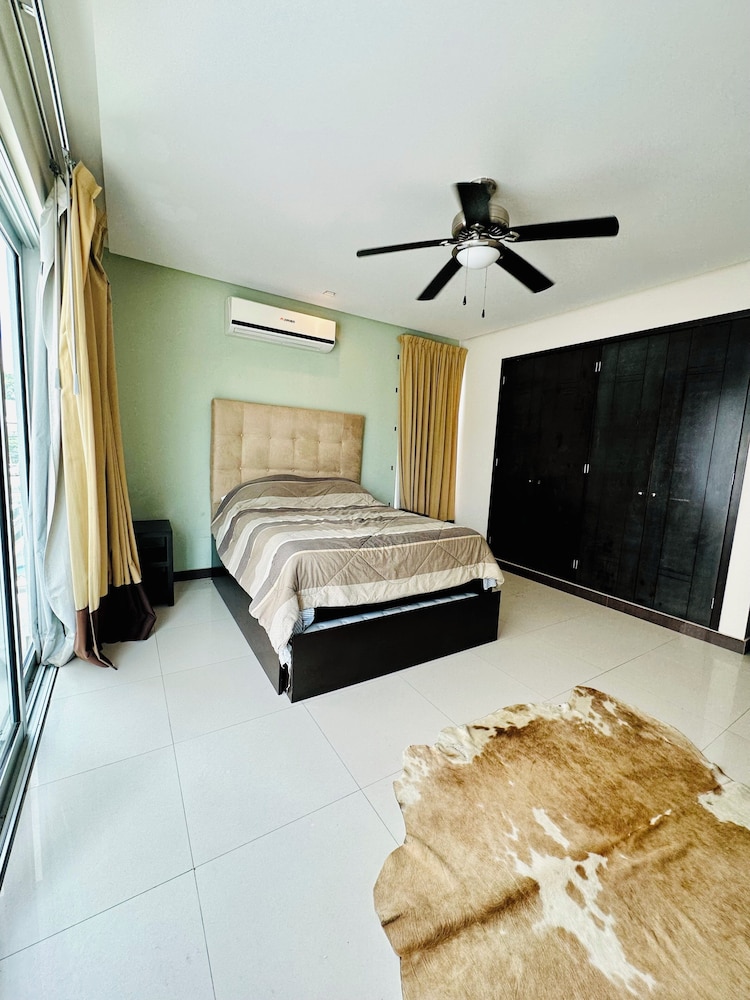 Luxuriöses Duplex, 2 Schlafzimmer, Zugang zum Pool, Stadtblick