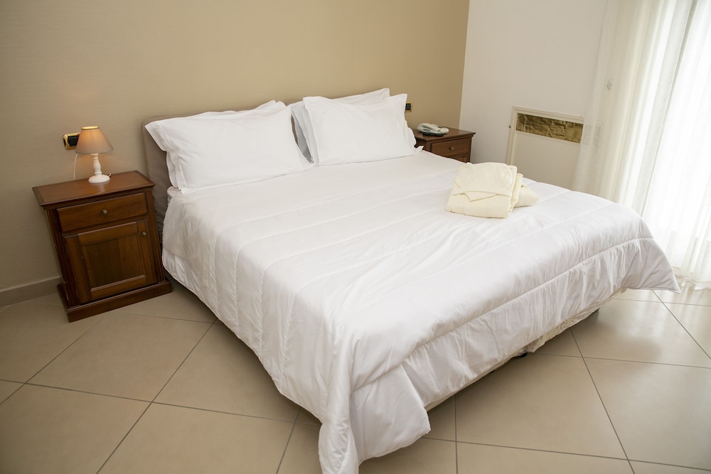 Double or Twin Room - Photo 3
