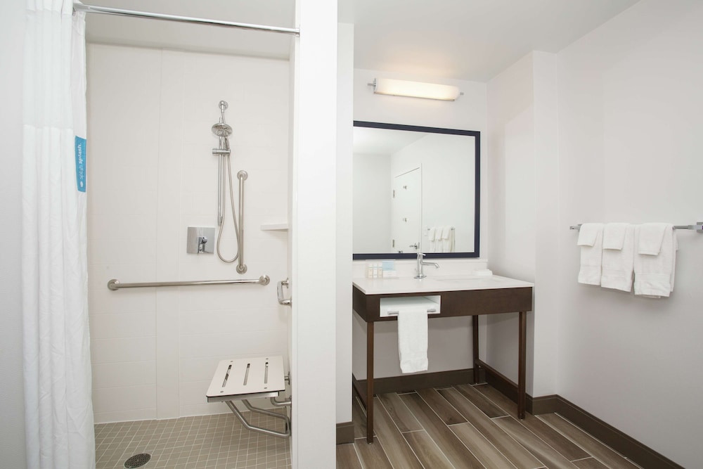 King Two Story Suite thumbnail 5
