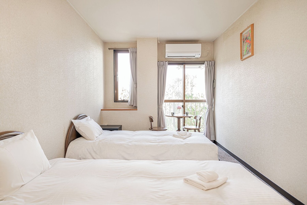 Basic Twin Room, Non Smoking