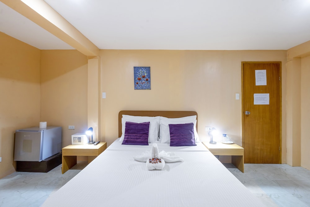 AirCon Room with private bathroom - Photo 1