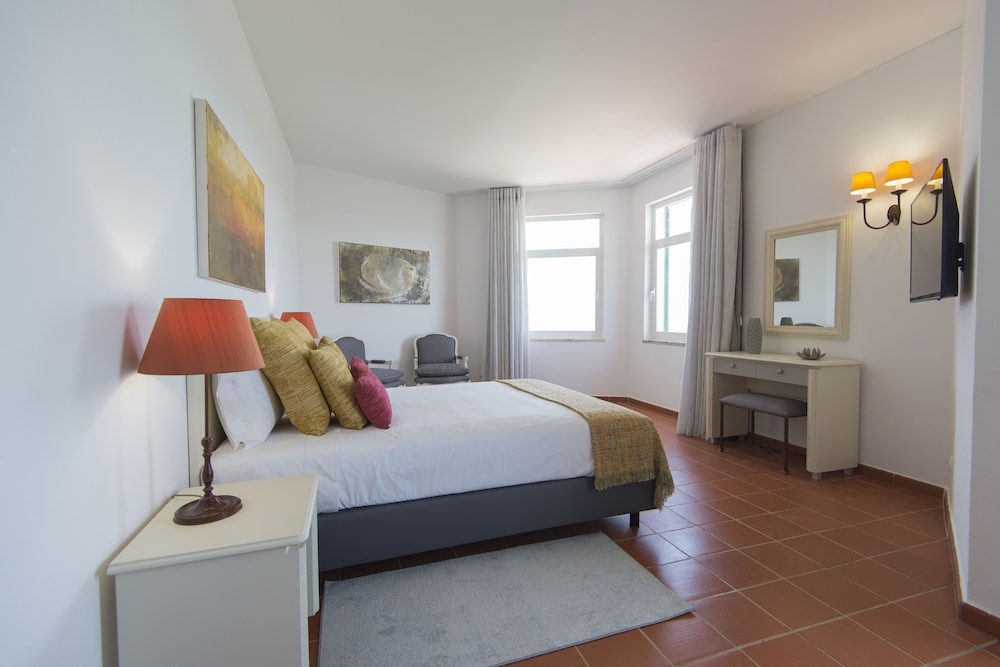 Superior Room, Lake View