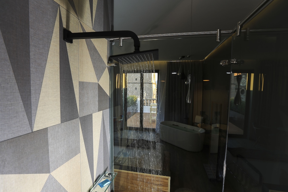 Suite - Photo 12