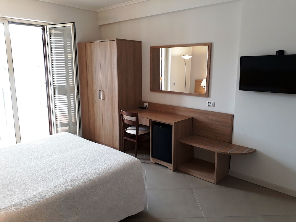 Panoramic Double Or Twin Room, Balcony, Lakeside photo 2