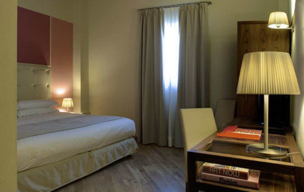 Classic Double or Twin Room - Photo 4
