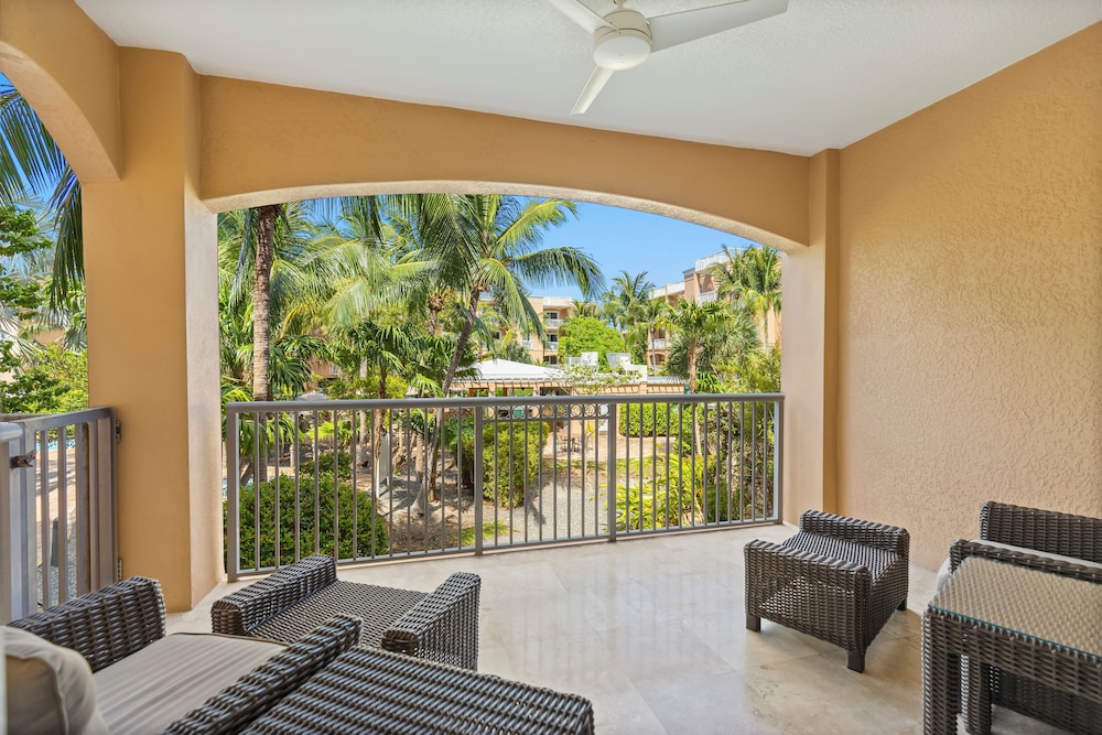 Poolside Suite With Direct Pool Access - Photo 14