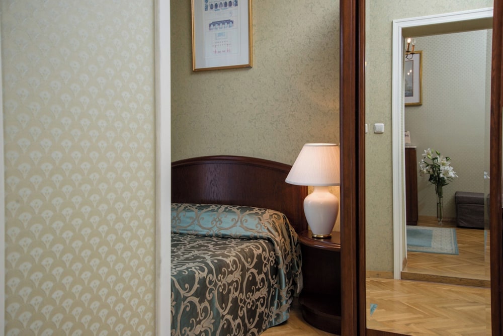 Business Room - Photo 6