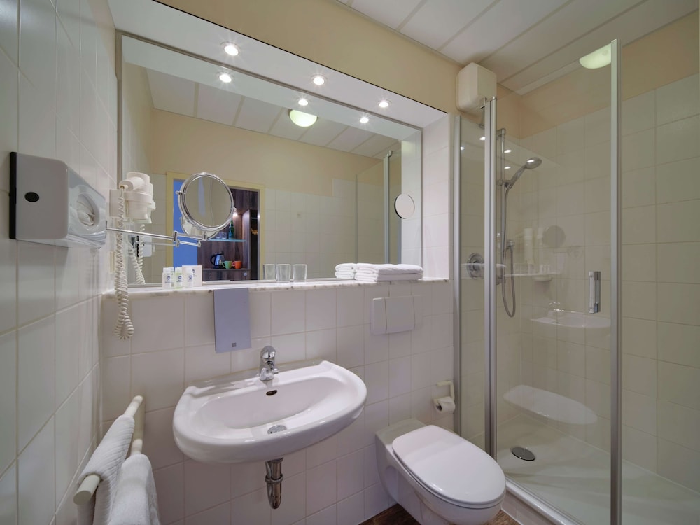 Business Room, 1 Double Bed (Converts to 2 Twin Beds) - Photo 4