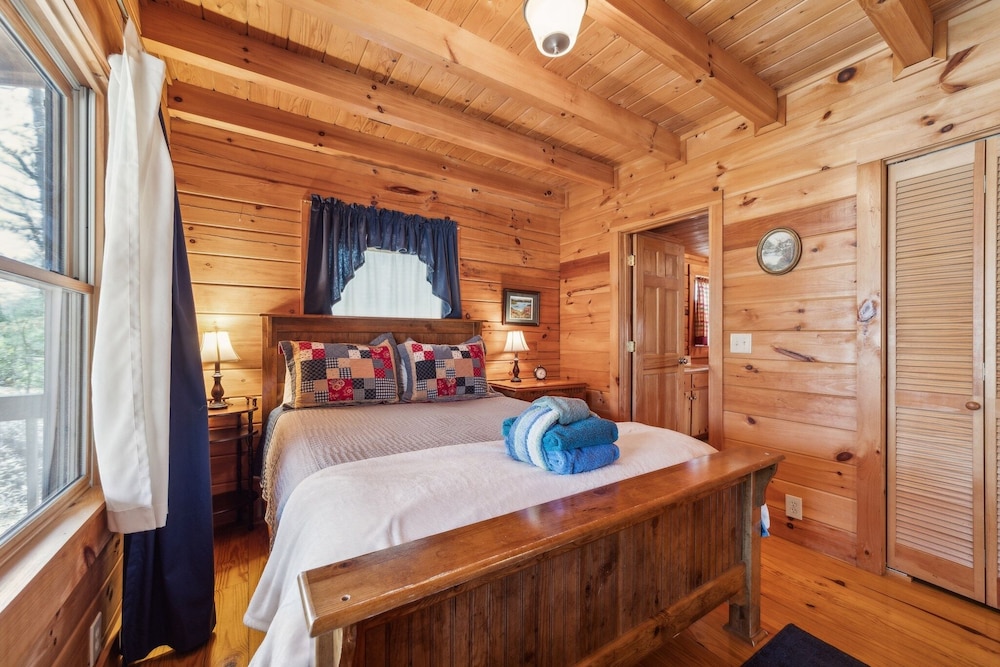 Cabin, 2 Bedrooms photo 1