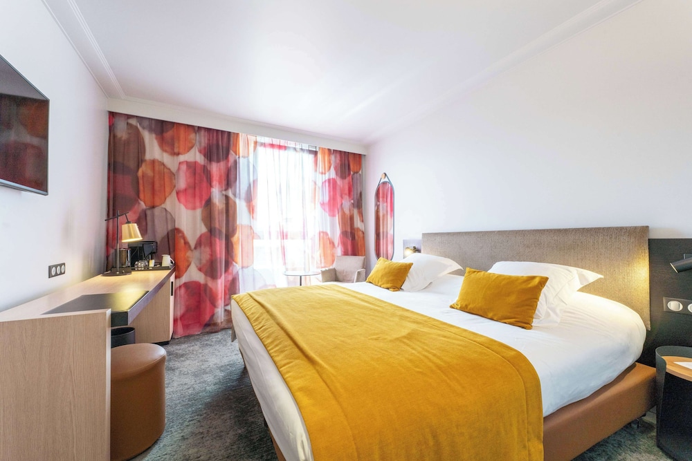 Superior Room, 1 King Bed, Smoking - Photo 1