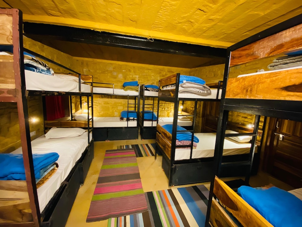 12 Bed Mixed Dorm photo 2