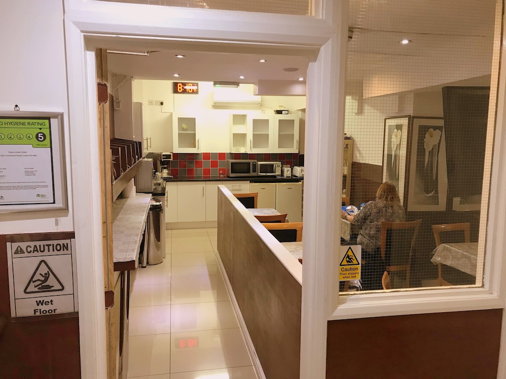 Triple Room, Ensuite photo 3
