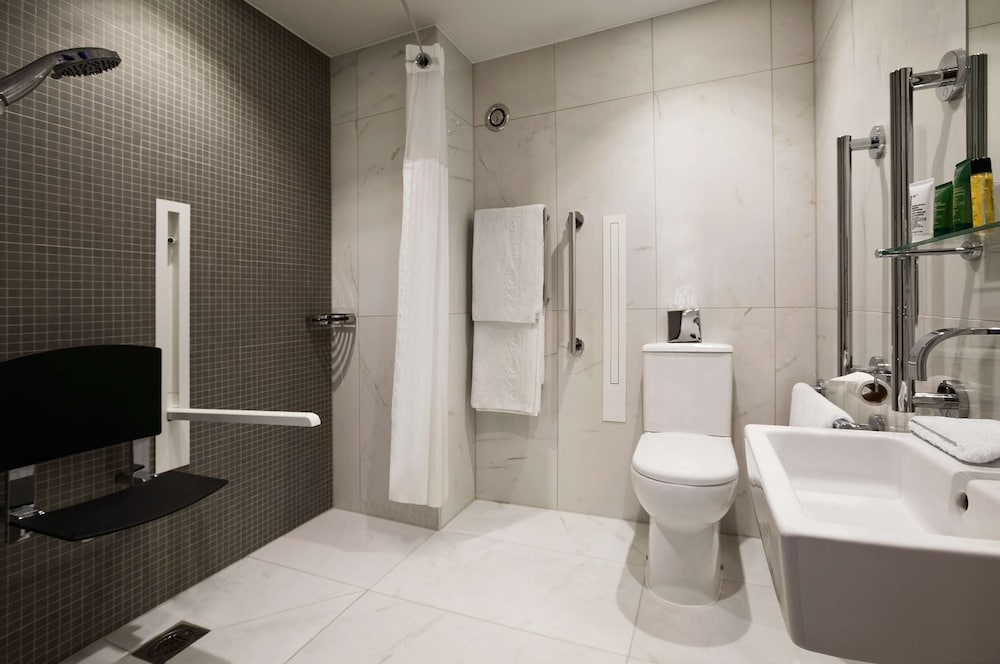 Deluxe Room, 1 Double Bed, Accessible thumbnail 6