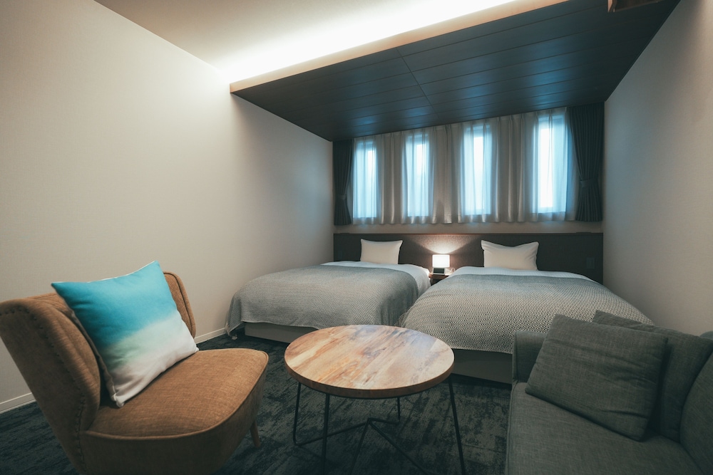 Standard Twin Room - Photo 9