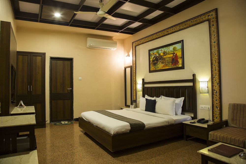 Deluxe Double Room, 1 King Bed photo 2