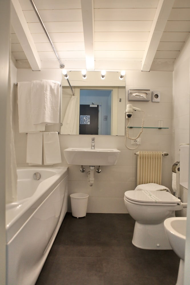 Classic Triple Room - Photo 5