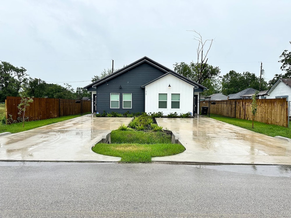 Cozy 3br Retreat With Yard, Billede 2