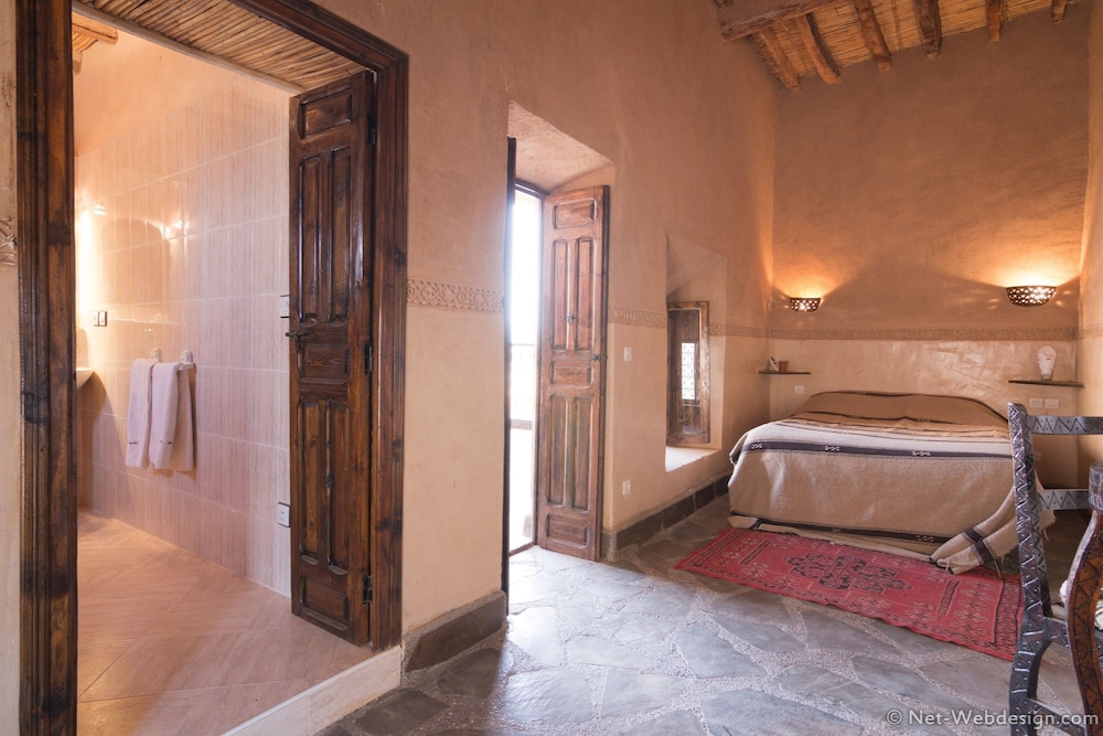 Standard Quadruple Room, 1 King Bed photo 3