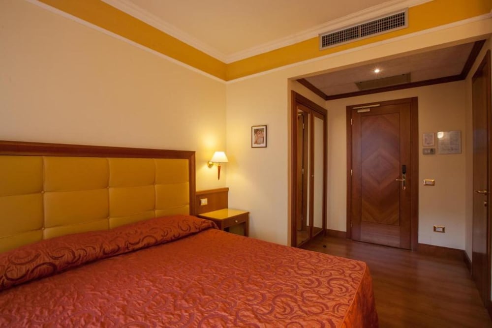 Classic Double or Twin Room, Garden View - Photo 6