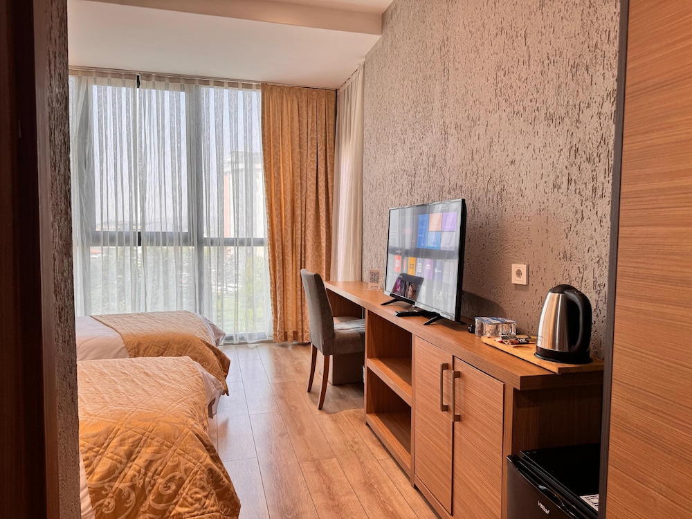 Standard Twin Room - Photo 2