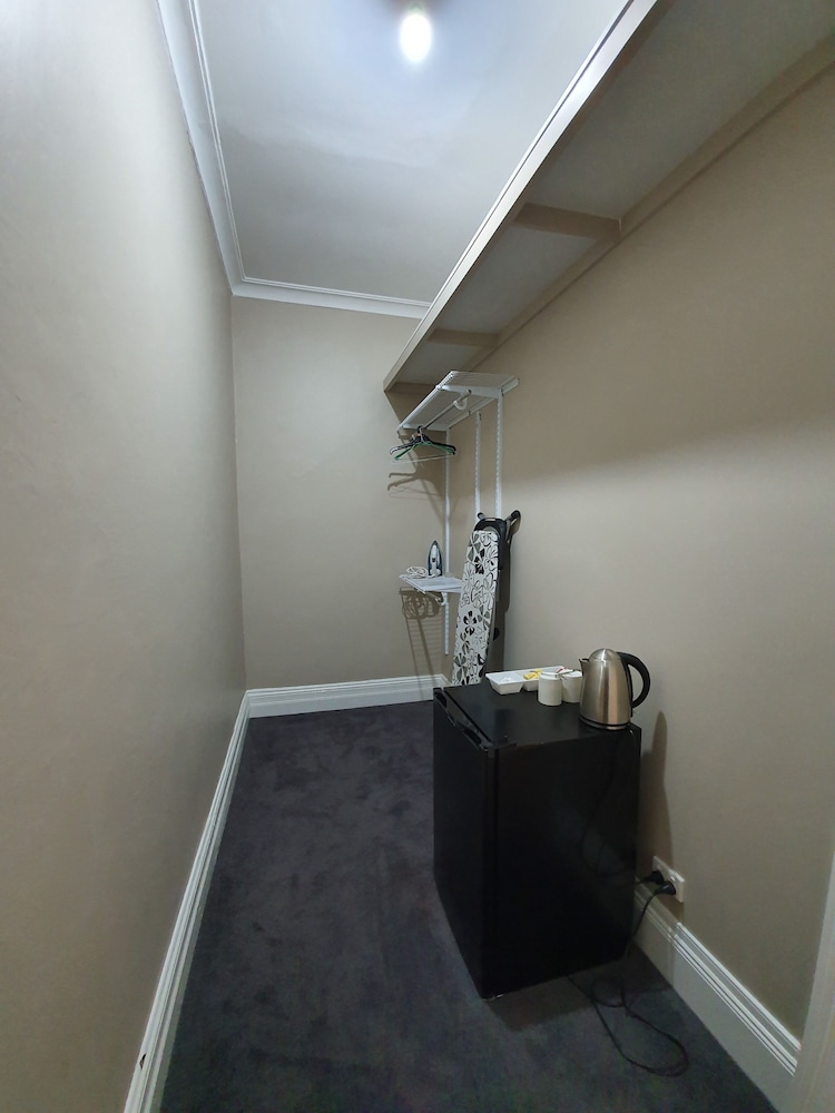 Queen Room 11 Top Floor (Stair Access Only) photo 3