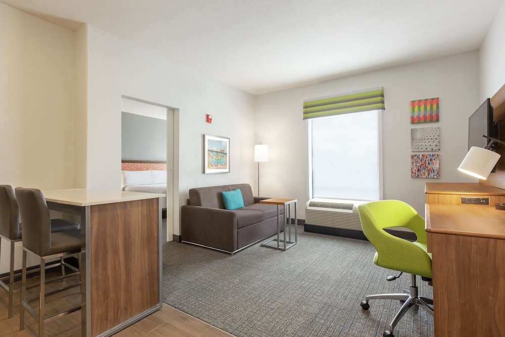 Suite, 1 King Bed, Accessible, Non Smoking - Photo 7