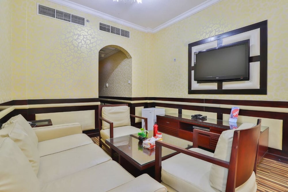 Suite with Living Room with Free Parking photo 3
