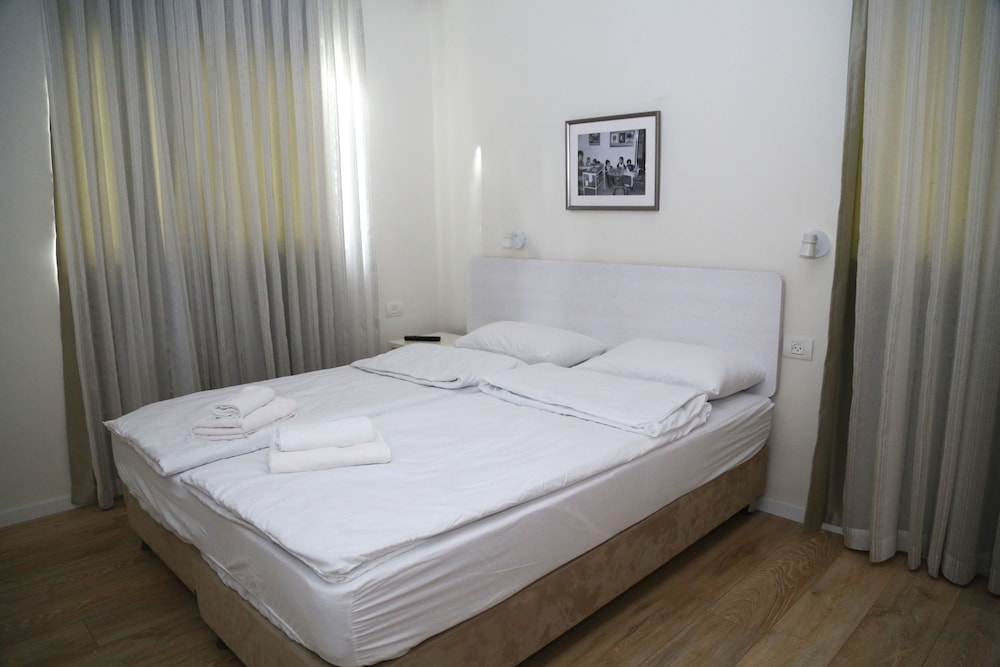 Family Room, 2 Bedrooms photo 3