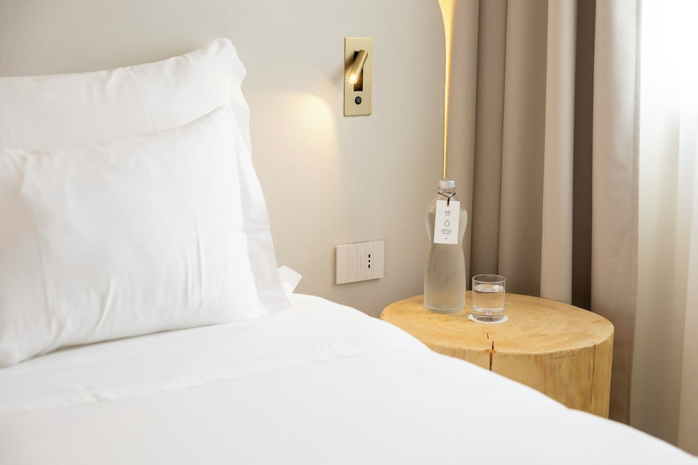 Standard Double Room - Photo 8