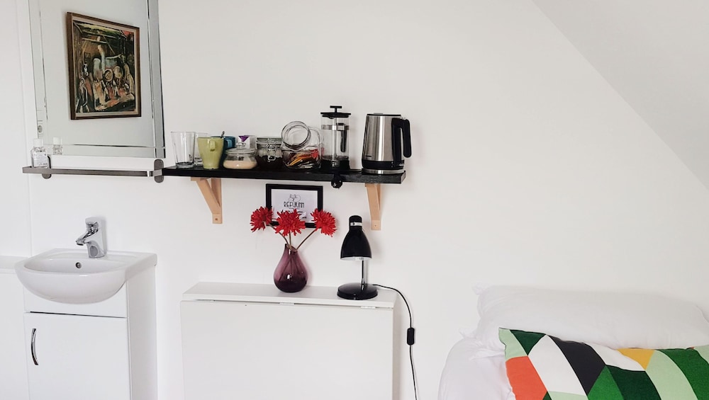 Standard Twin Room - Photo 3