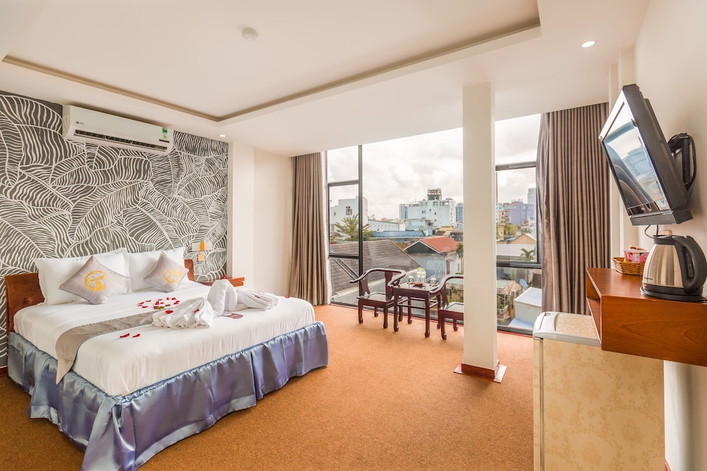 Deluxe Room, 1 Queen Bed, City View