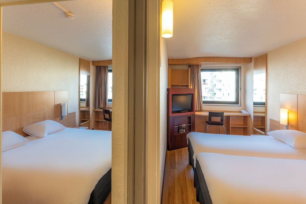Standard Suite, Multiple Beds, Connecting Rooms photo 1