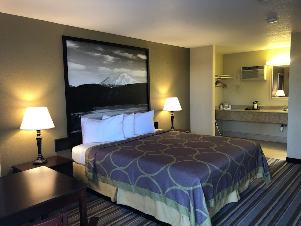 Room, 1 King Bed, Accessible, Non Smoking (Mobility/Hearing) - Photo 8