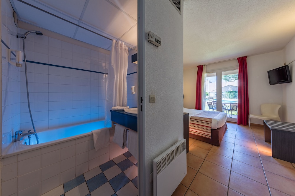 Standard Double or Twin Room - Photo 2
