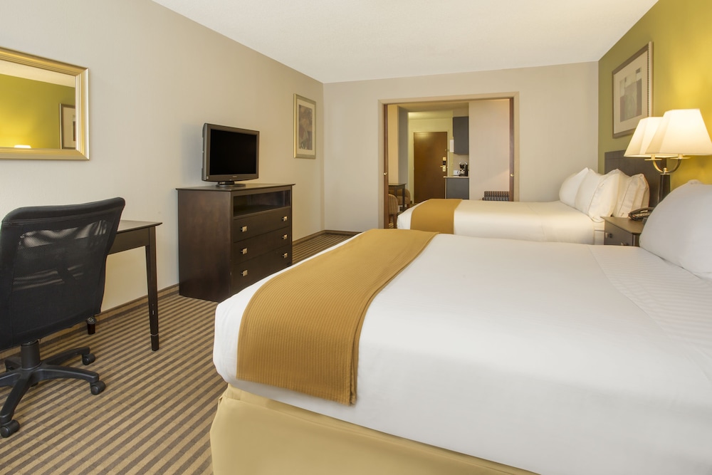 Suite, 2 Queen Beds (Additional Living Area) photo 2