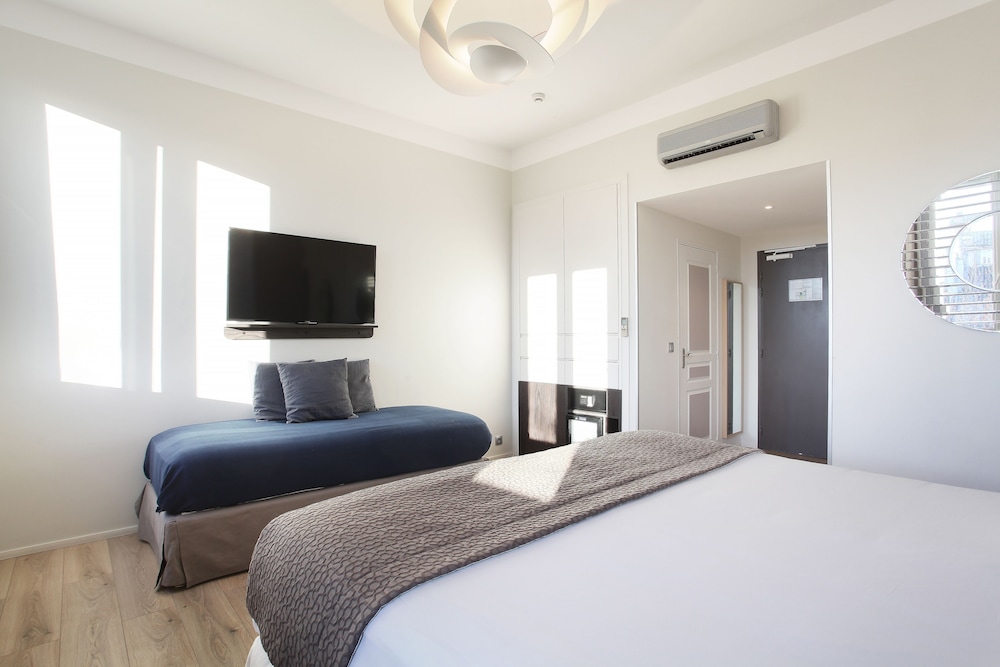 Prestige Triple Room - Photo 4