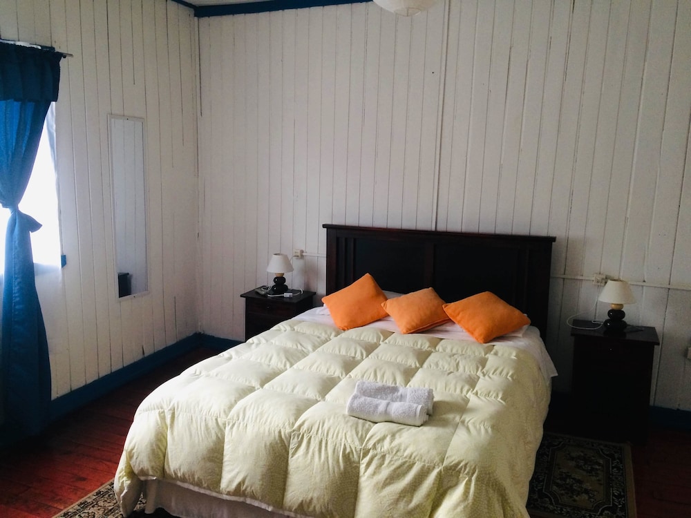 Basic Double Room, 1 Queen Bed, Non Smoking photo 2