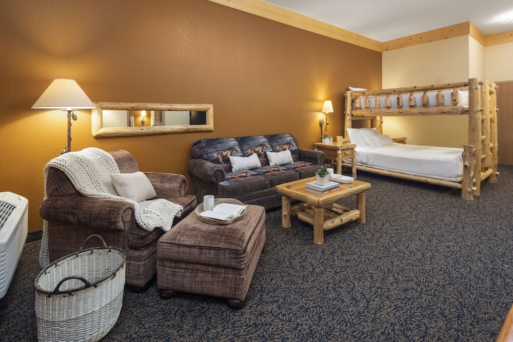 1 King & Bunk Suite photo 3