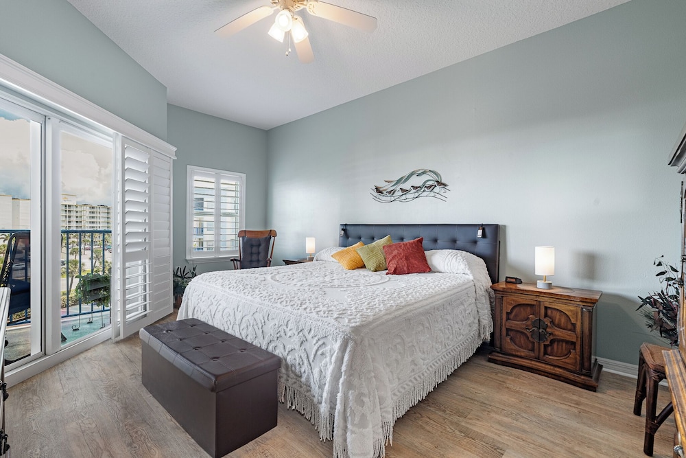 Sunny 3BR Condo Steps to Beach Pool NSB FL, 사진 26