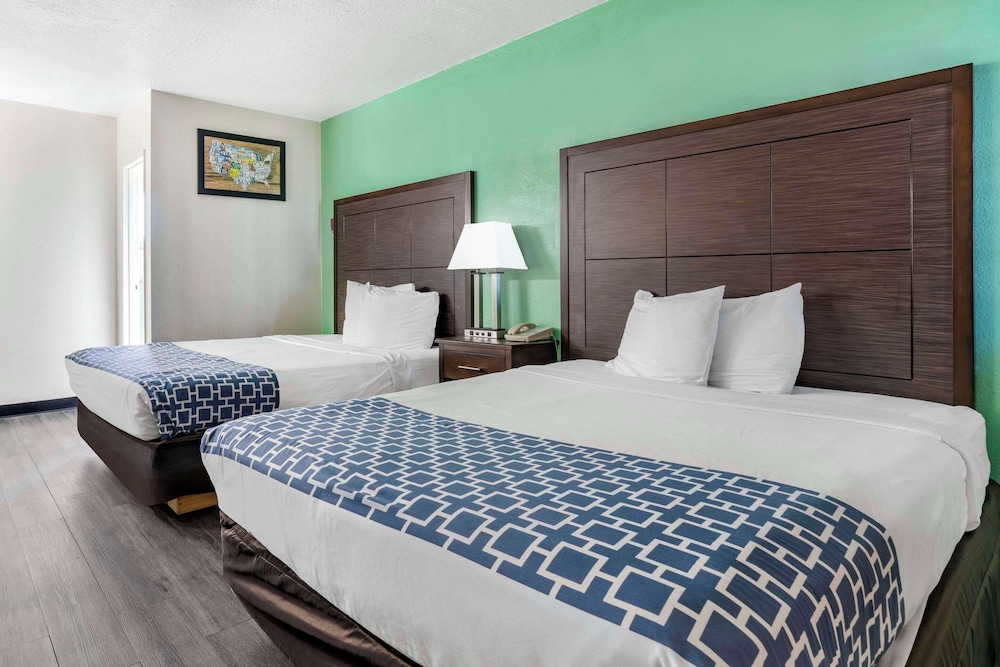 Standard Room, 2 Queen Beds - Photo 3