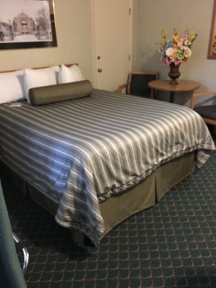 Standard Studio Suite, 1 King Bed, Non Smoking - Photo 1