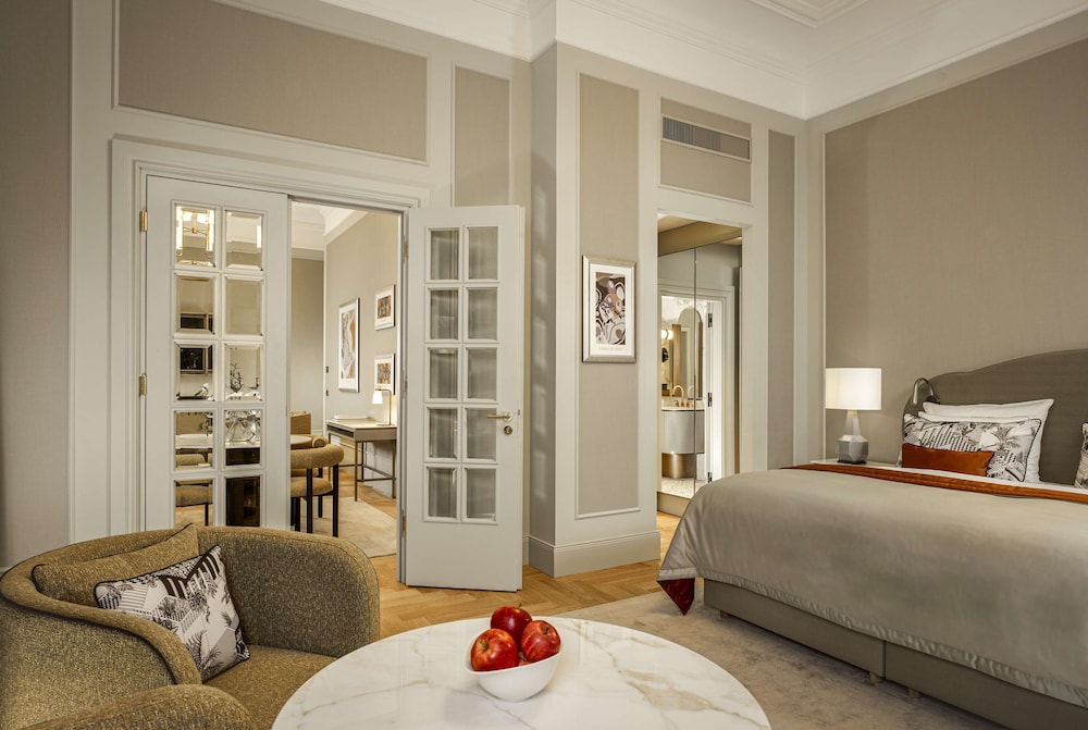 Deluxe Suite - Photo 6