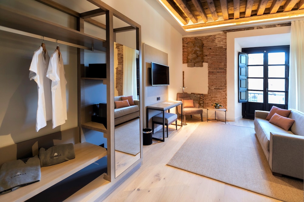 Premium Room - Photo 3